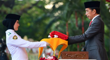 Presiden Jokowi Pimpin Upacara Penurunan Bendera di Istana Merdeka