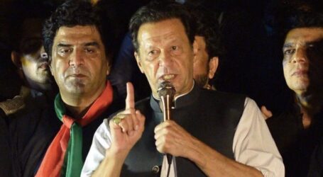 Pendukung Cegah Polisi Pakistan Tangkap Imran Khan