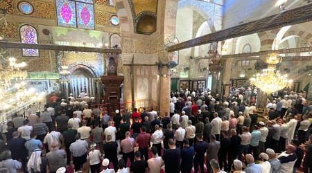 Ribuan Warga Shalat Subuh Berjamaah di Masjid Al-Aqsa