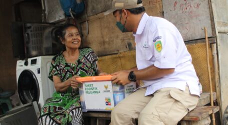 BAZNAS Salurkan Paket Makanan di Kampung Pemulung, Bantargebang