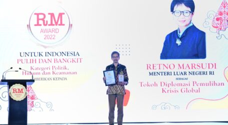 Menlu Retno Terima Rakyat Merdeka Award 2022
