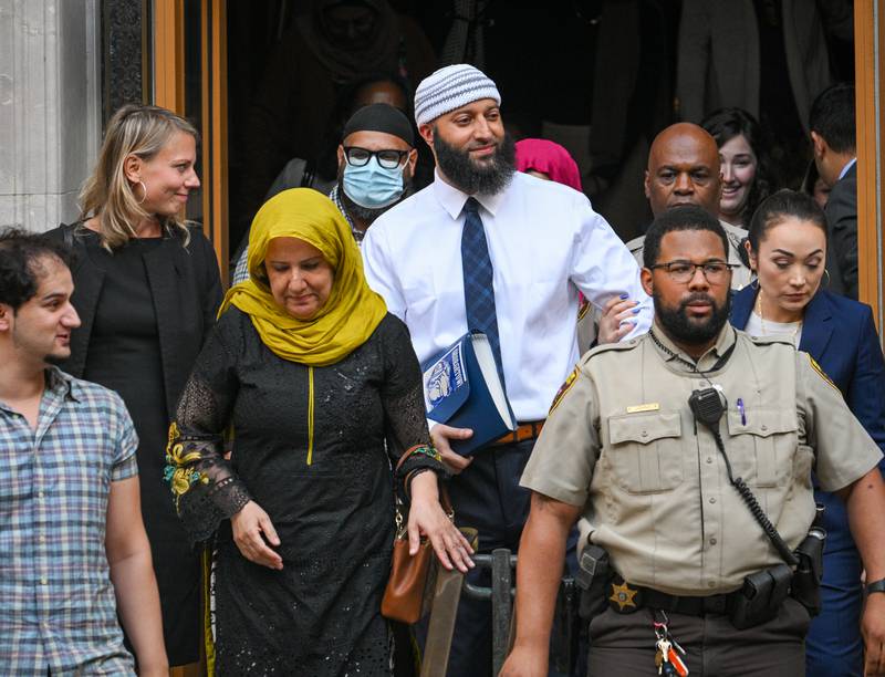 Adnan Syed saat baru keluar dari ruang pengadilan. Foto: Baltimore Sun