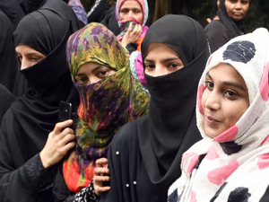 Siswa Muslim Kashmir Dipaksa Ikut Nyanyikan Lagu Kebaktian Hindu