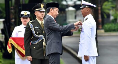 Presiden Jokowi Anugerahkan Tanda Kehormatan Bagi Prajurit TNI