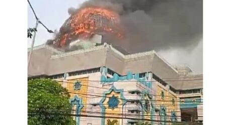 Kubah Masjid Islamic Center Jakut Terbakar