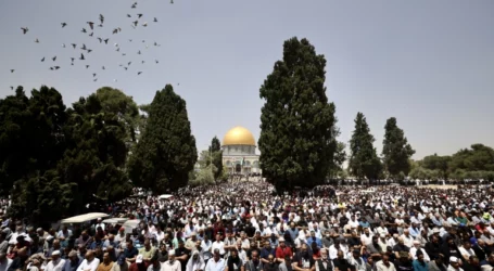Puluhan Ribu Jamaah Jumat Al-Aqsa Shalat Ghaib untuk Almarhum Syaikh Al-Qaradhawi