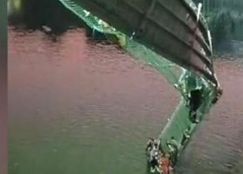 Jembatan di India Ambruk, 81 Orang Dilaporkan Tewas
