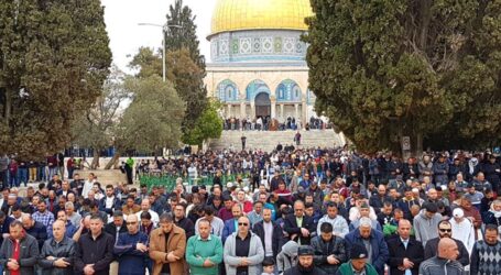 Puluhan Ribu Jamaah Hadiri Shalat Jumat di Al-Aqsa