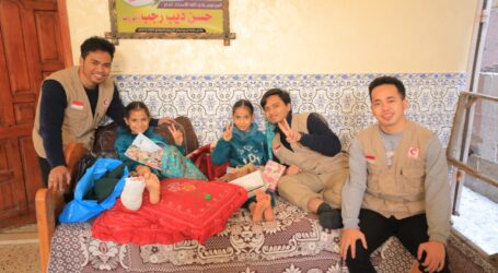 Kisah Sarah dan Yara, Gadis Kembar Gaza Penerima Bantuan Paket Perlengkapan Sekolah