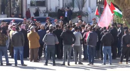 Warga Yordania Gelar Aksi Protes di Kedubes Israel di Amman