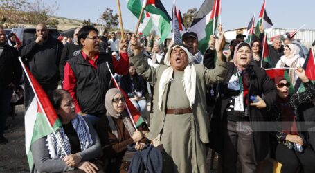 Warga Palestina  di Khan al-Ahmar Berunjuk Rasa Menentang Pengusiran