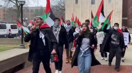 Mahasiswa Kibarkan Bendera Palestina di Universitas Michigan