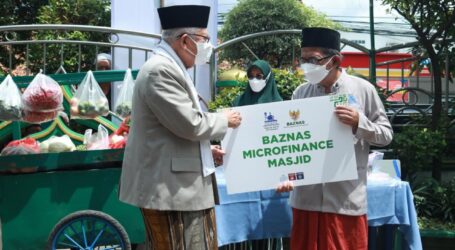 Wapres RI Serahkan Bantuan BAZNAS Microfinance Masjid di Jakarta
