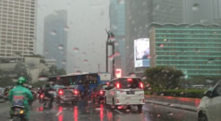BMKG: Wilayah Jakarta Berpotensi Hujan Ringan Disertai Kilat Hari ini