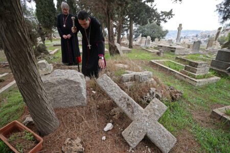 Rakyat Palestina Kutuk Perusakan Makam Kristen yang Dilakukan Israel