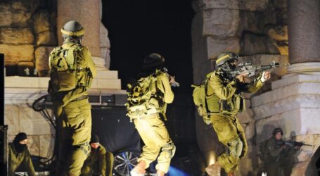 Pemuda Palestina Bentrok dengan Pasukan Israel Saat Operasi Penangkapan