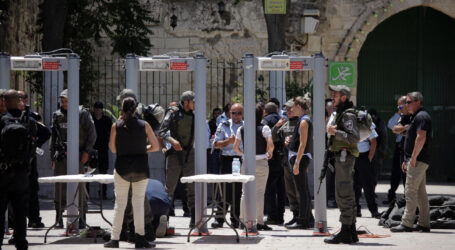 Batasi Warga Palestina Masuk Al-Quds, Israel Kembali Pasang Detektor