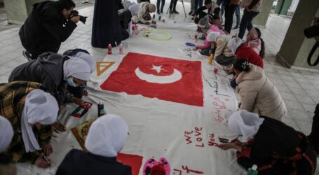Anak-anak Swiss Kirim Lukisan Bentuk Dukungan untuk Korban Gempa Turkiye