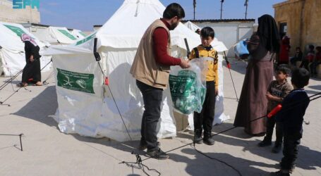 KSrelief Distribusikan 8 Ton Paket Makanan untuk Korban Gempa di Suriah
