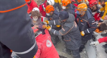 Terjebak 54 Jam di Bawah Reruntuhan, Lima Korban Gempa Turkiye Diselamatkan