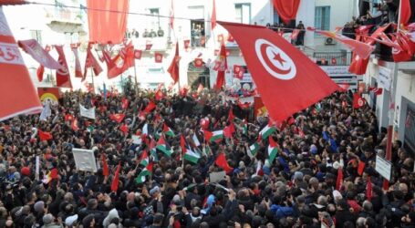 Puluhan Ribu Warga Tunisia Demonstrasi di Delapan Kota Protes Kebijakan Presiden Saied