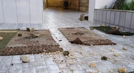 Pemukim Ilegal Israel Serang Masjid di Hebron
