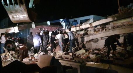 Gempa 7.4 SR Guncang Turki, Sedikitnya 76 Orang Tewas