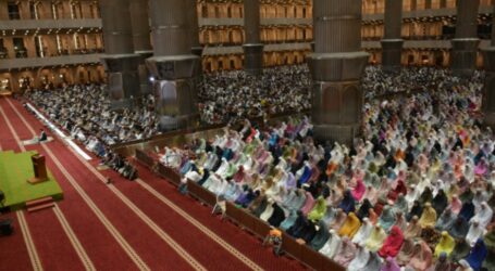 Puluhan Ribu Jamaah Shalat Tarawih Perdana di Masjid Istiqlal Jakarta