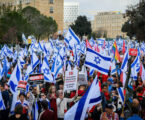 Netanyahu Tunda Pidato, Lebih dari 100 Ribu Demonstran Berkumpul di Knesset