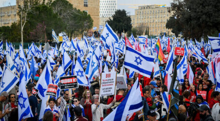 Netanyahu Tunda Pidato, Lebih dari 100 Ribu Demonstran Berkumpul di Knesset