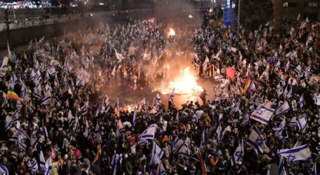 Laporan: Usai Protes Massa, Netanyahu Akan Hentikan Rencana Perombakan Peradilan