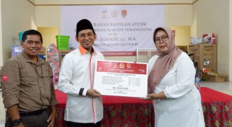 Bukhori Serahkan Bantuan ATENSI Senilai Rp288 Juta untuk Warga Kota Semarang