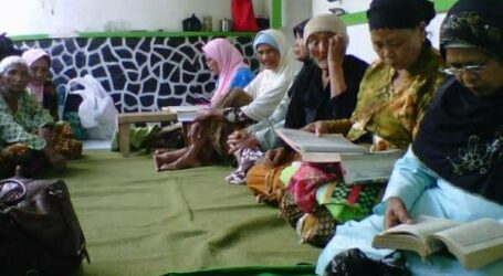 Santri Lansia Semangat Belajar Agama di Pesantren Sepuh Putri Masjid Agung Payaman
