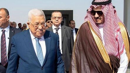 Presiden Palestina Mahmoud Abbas Tiba di Jeddah, Arab Saudi