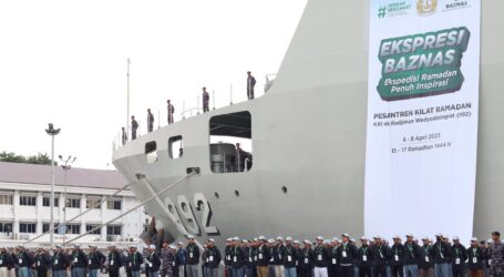 TNI AL dan BAZNAS Gelar Pesantren Kilat di Kapal Perang