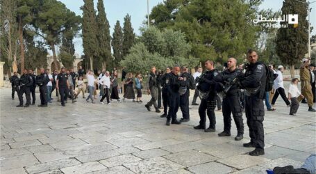 Ratusan Ekstrimis Yahudi Dikawal Ketat Pasukan Israel Serbu Al-Aqsa