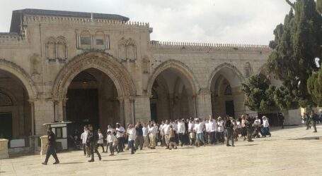 Yahudi Israel Serbu Kompleks Al-Aqsa Adakan Ritual