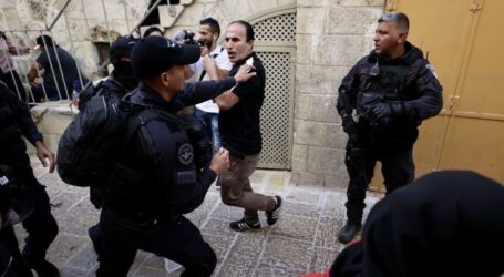 Pendudukan Israel Tahan Sepuluh Warga Palestina dan Ledakkan Toko Pertukangan