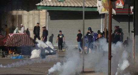 Puluhan Pemuda Palestina Lempar Batu dan Bom Molotov Cegah Israel Masuki Nablus
