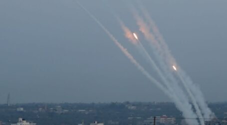 Pejuang Palestina Balas Serangan Zionis dengan Rentetan Roket