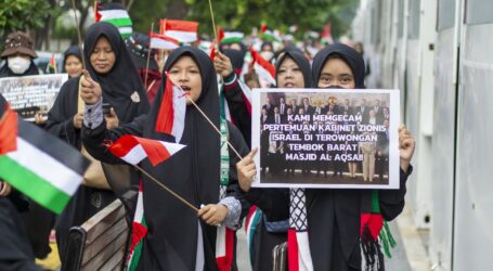 Ratusan Peserta Ikuti Longmarch Solidaritas di Depan Kedutaan Palestina