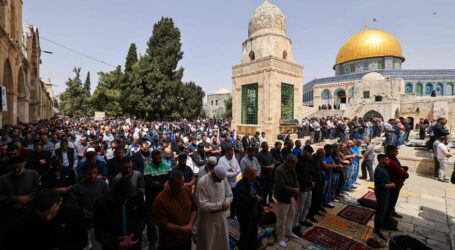 Sekitar 35.000 Muslim Palestina Shalat Jumat di Masjid Al-Aqsa