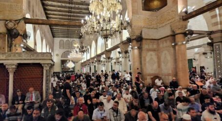 Ribuan Jamaah Tunaikan Salat Subuh di Masjid Al-Aqsa
