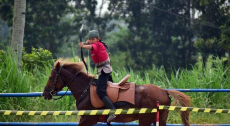 Santri Al-Fatah Atlet Termuda Panahan Berkuda Lampung