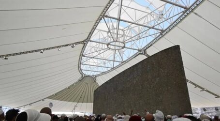 Jamaah Haji Lanjutkan Lempar Jumrah Hari Pertama Taysrik
