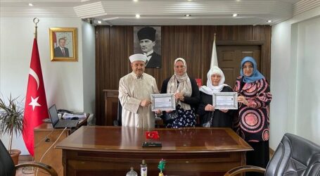 Wanita Ukraina dan Putrinya Putuskan Memeluk Islam di Turkiye
