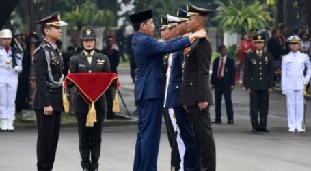 Presiden Jokowi Lantik 833 Calon Perwira Remaja TNI dan Polri