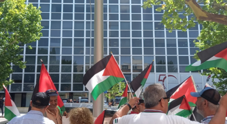 Dukung Perjuangan Jenin, Puluhan Warga di Madrid Demo di Depan Kedutaan Israel
