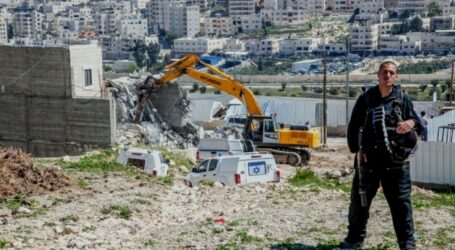 Israel Paksa Warga Palestina Hancurkan Apartemennya