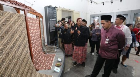 Wagub Taj Yasin Minta Semua Pihak Komitmen Lestarikan Batik